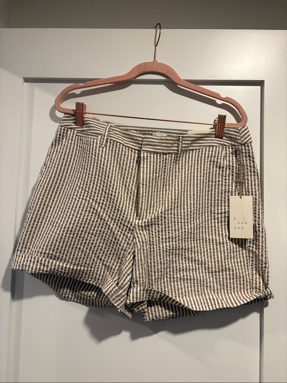 a new day Seersucker Stripe Shorts — Cream and Brown